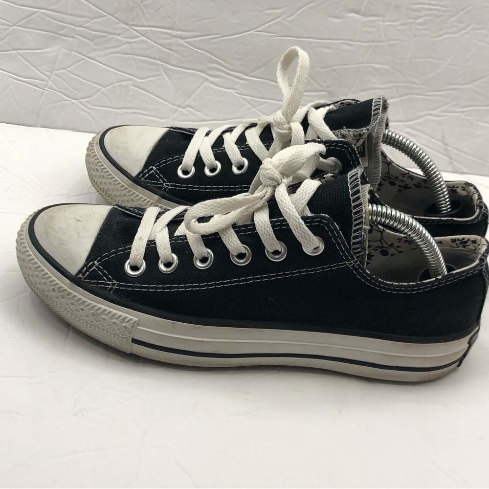 Converse Shoes Chuck Taylor All Star Unisex Womens Size 7 Mens size 5 Canvas